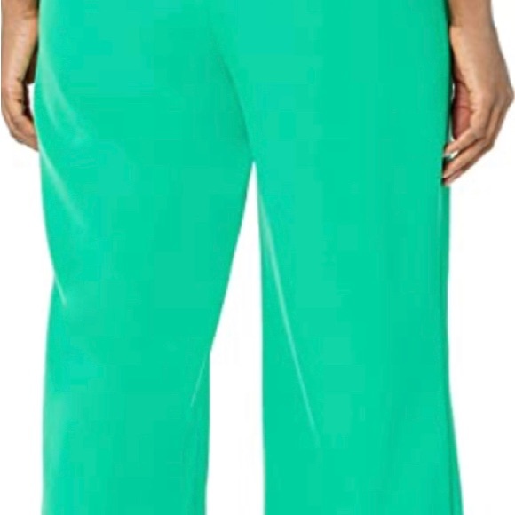 💚 Vince Camuto Double Lined Jumpsuit in Stunning Green Color 💚 - Picture 7 of 7